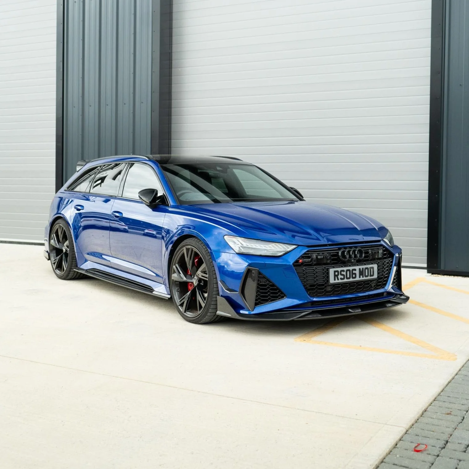 AUDI RS6/RS7 C8 AVANT CARBON FIBRE FRONT BUMPER VENT TRIM-Accessories-CT CARBON-CT Carbon - High-quality carbon fiber and gloss black aerodynamic parts for premium sports and luxury vehicles.