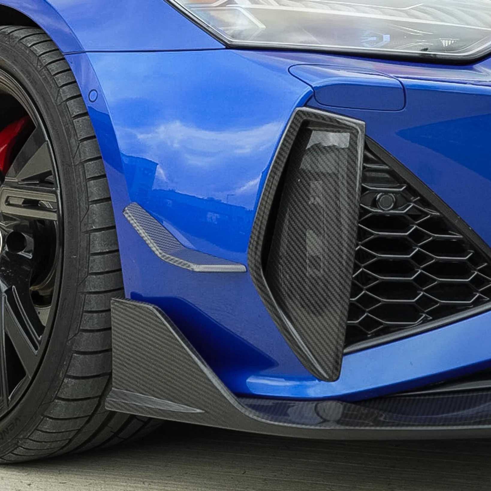 AUDI RS6/RS7 C8 AVANT CARBON FIBRE FRONT BUMPER VENT TRIM-Accessories-CT CARBON-CT Carbon - High-quality carbon fiber and gloss black aerodynamic parts for premium sports and luxury vehicles.