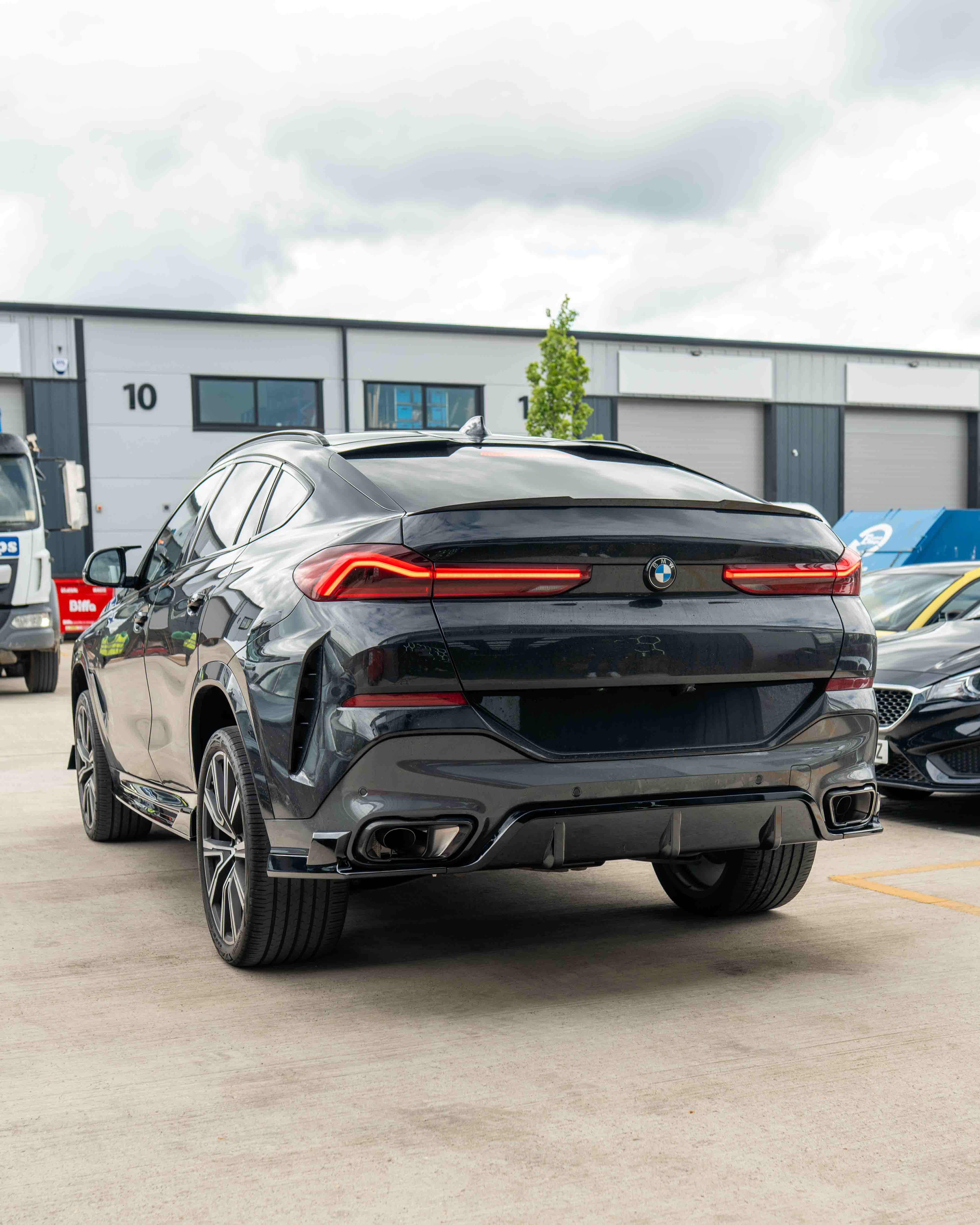 BMW G06 X6 PRE-LCI FULL GLOSS BLACK KIT-Kit-BLAK BY CT-CT Carbon - High-quality carbon fiber and gloss black aerodynamic parts for premium sports and luxury vehicles.