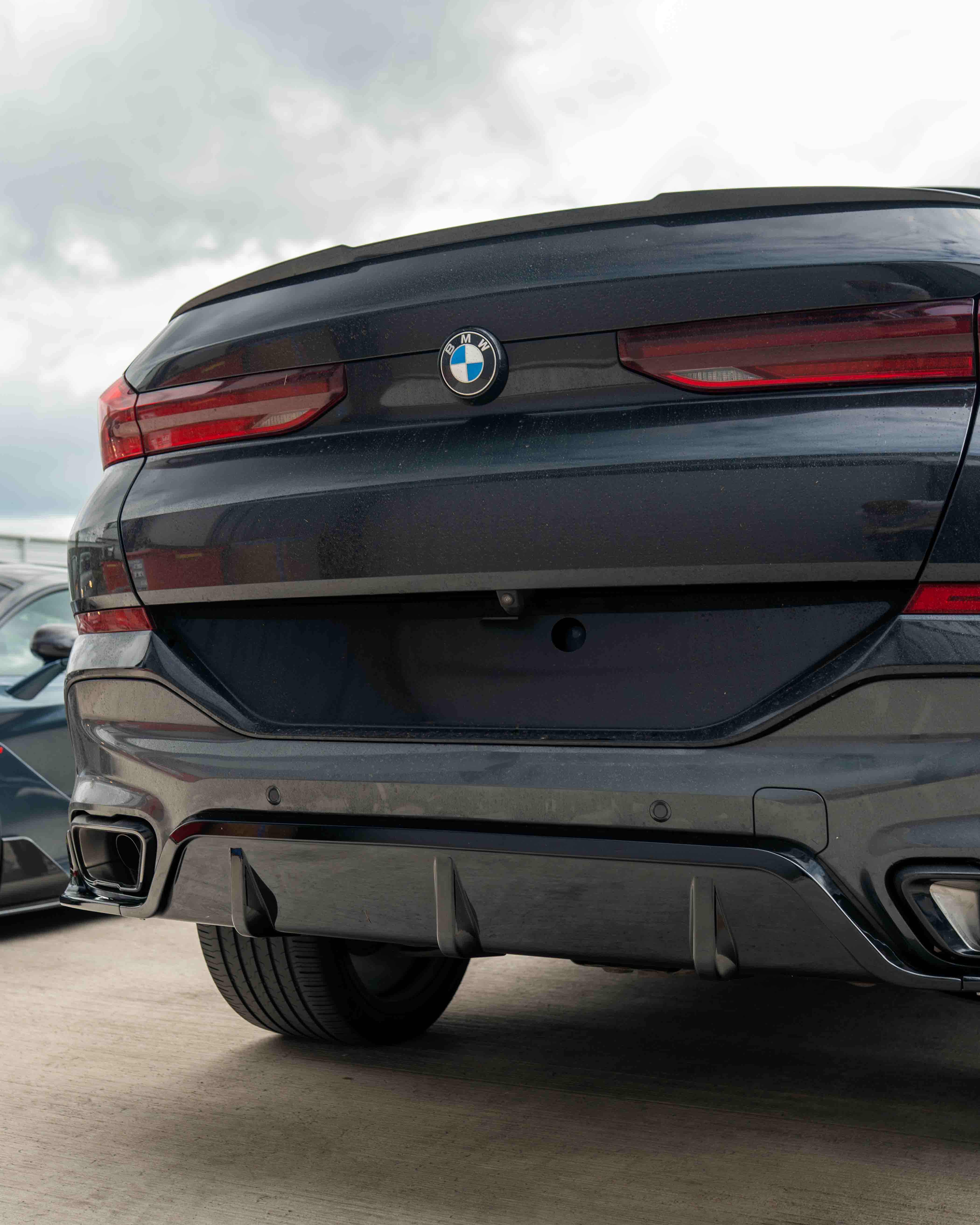 BMW G06 X6 PRE-LCI FULL GLOSS BLACK KIT-Kit-BLAK BY CT-CT Carbon - High-quality carbon fiber and gloss black aerodynamic parts for premium sports and luxury vehicles.