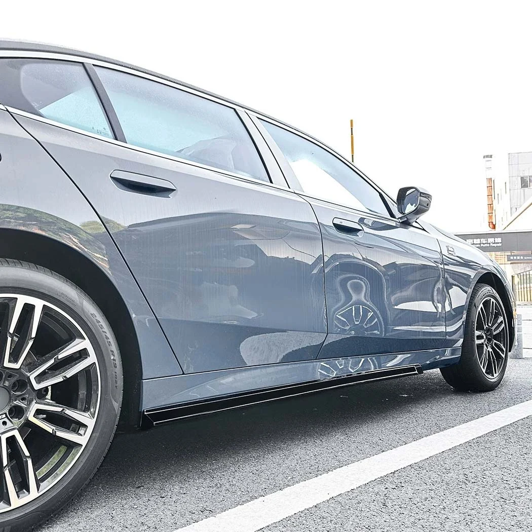 BMW G60/G61 5 SERIES & i5 2023+ GLOSS BLACK SIDE SKIRTS