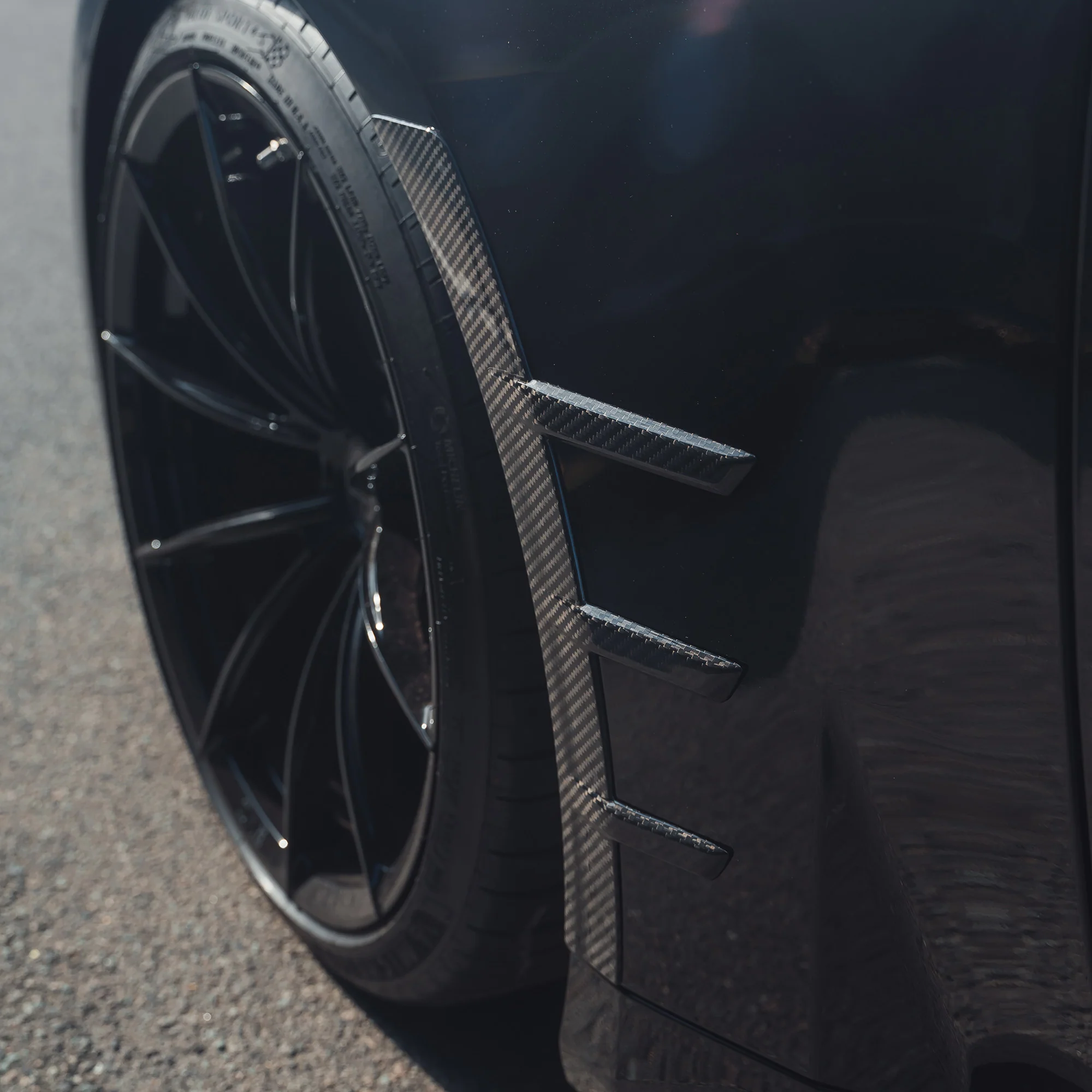 BMW G87 M2 CARBON FIBRE FRONT SIDE FENDER TRIM-Accessories-CT CARBON-CT Carbon - High-quality carbon fiber and gloss black aerodynamic parts for premium sports and luxury vehicles.