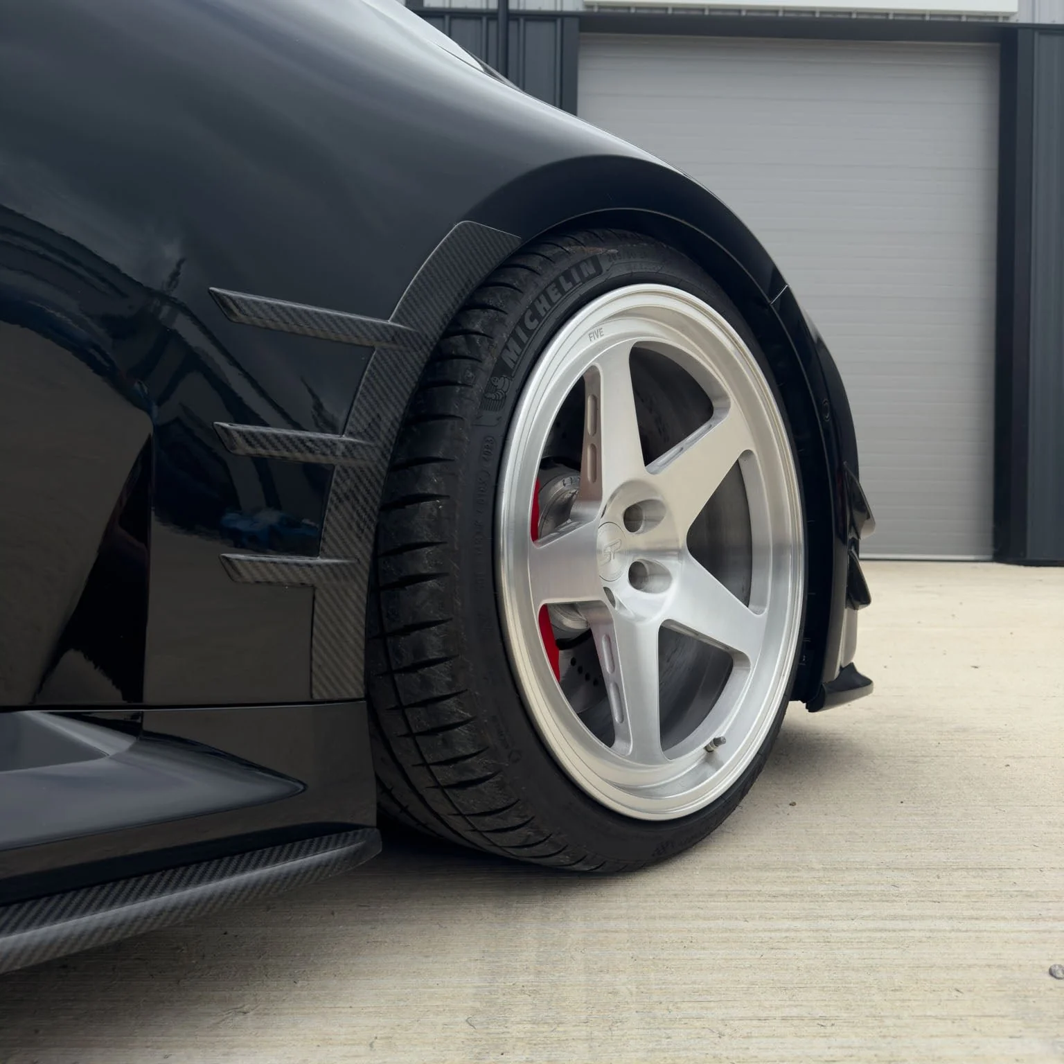BMW G87 M2 CARBON FIBRE FRONT SIDE FENDER TRIM-Accessories-CT CARBON-CT Carbon - High-quality carbon fiber and gloss black aerodynamic parts for premium sports and luxury vehicles.