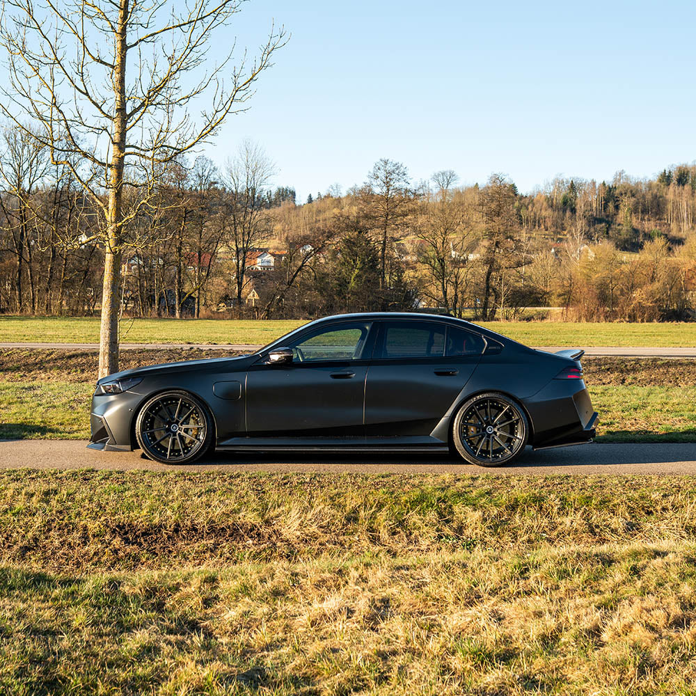 BMW G90/G99 M5 2024+ CARBON FIBRE SIDE SKIRTS - CT DESIGN