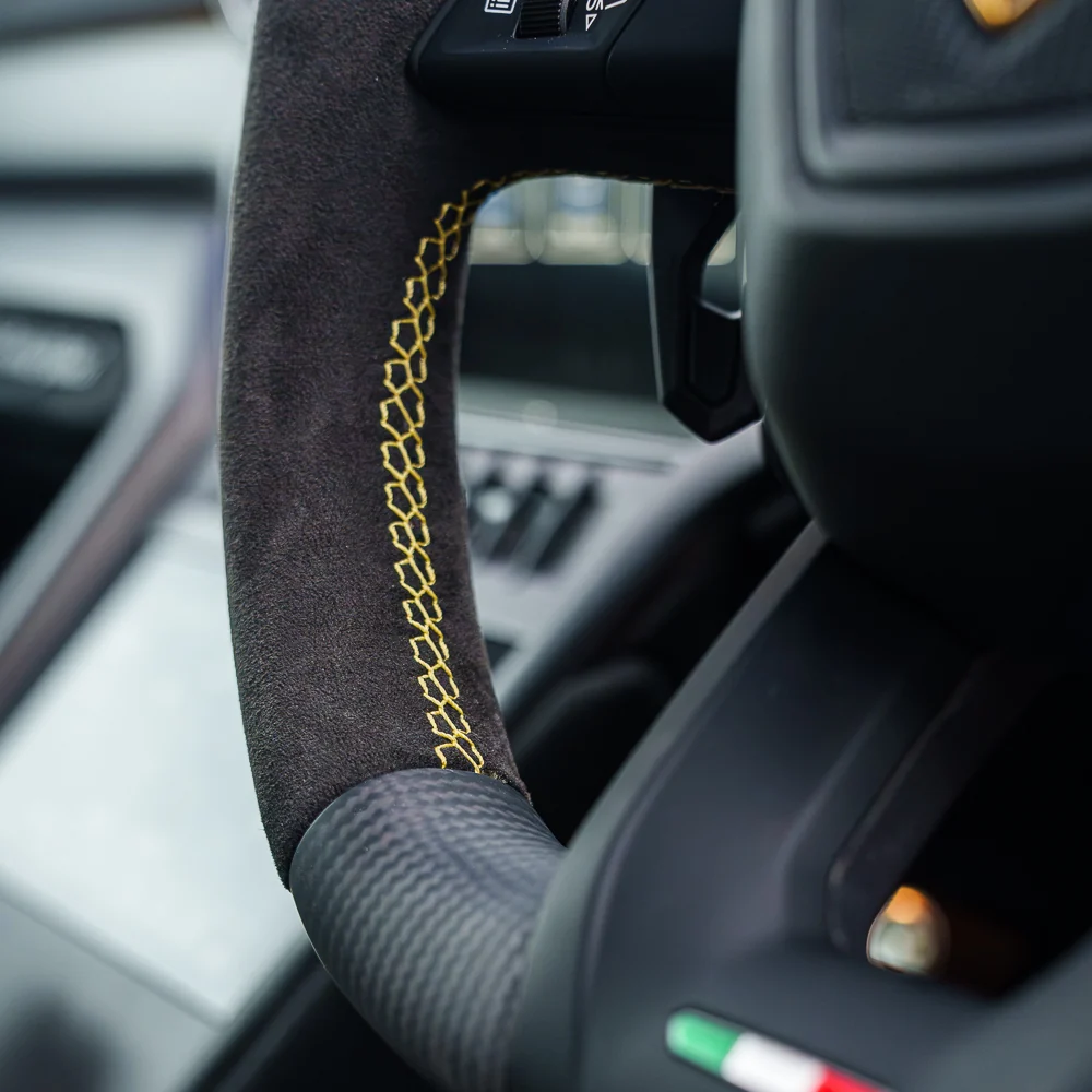 LAMBORGHINI URUS CARBON FIBRE / ALCANTARA FLAT BOTTOM CUSTOM STEERING WHEEL