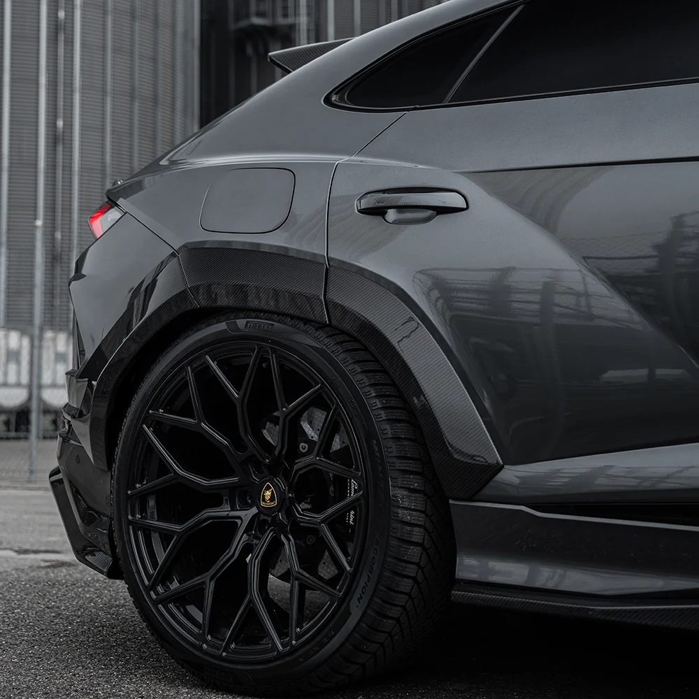 LAMBORGHINI URUS CARBON FIBRE FULL WIDE ARCH KIT - CT DESIGN