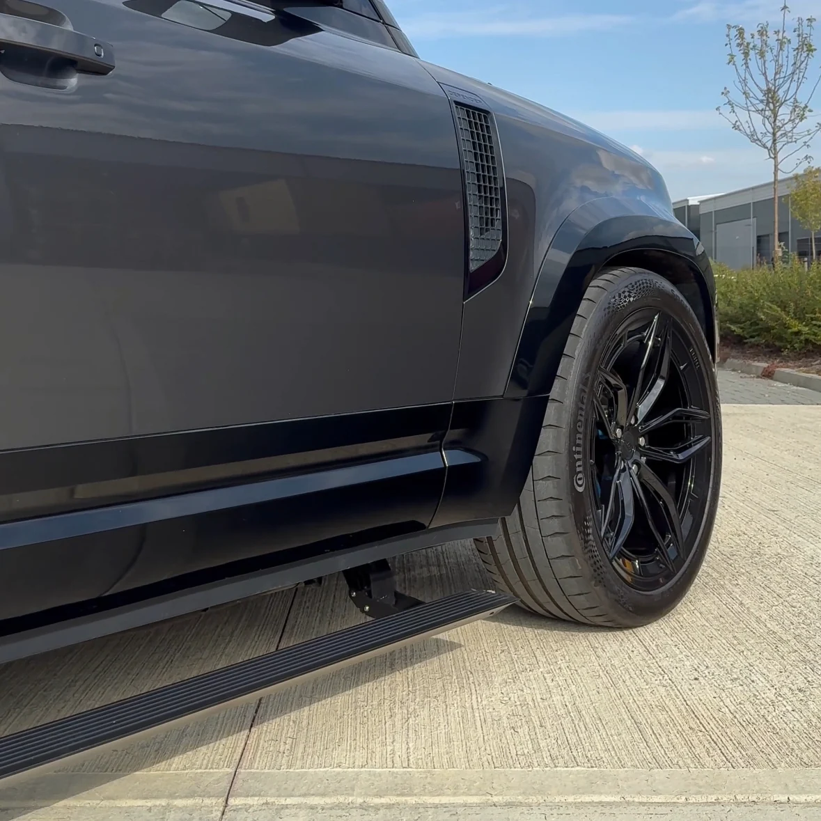 LAND ROVER DEFENDER L663 110 ELECTRIC FOLD OUT SIDE STEPS-Accessories-BLAK BY CT-CT Carbon - High-quality carbon fiber and gloss black aerodynamic parts for premium sports and luxury vehicles.