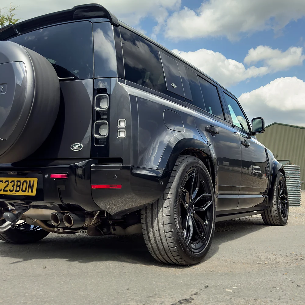 LAND ROVER DEFENDER L663 90/110 GLOSS BLACK FRONT & REAR CORNERS