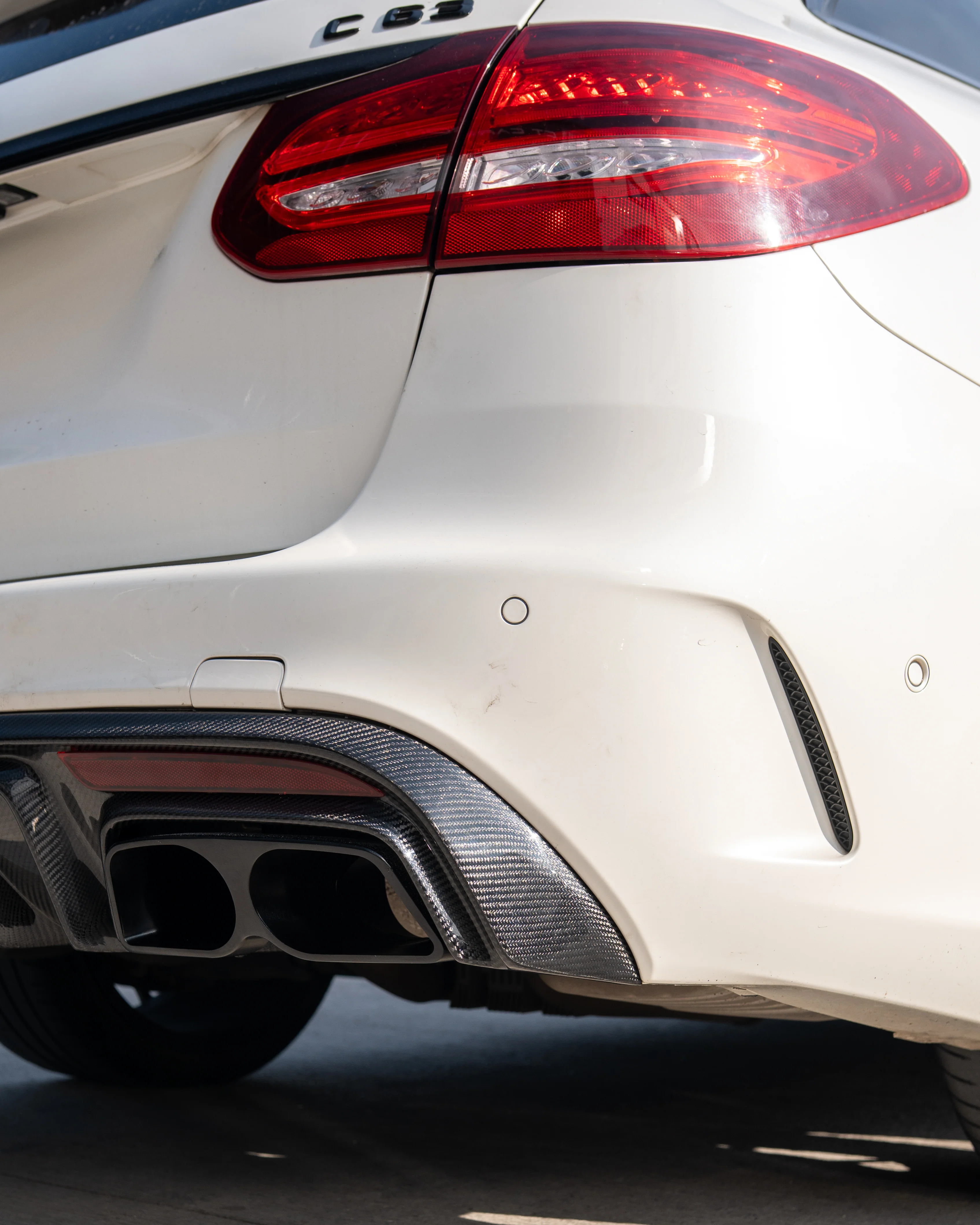MERCEDES W205 C63 & C63S SALOON 4DR CARBON FIBRE DIFFUSER & EXHAUST TIPS - B STYLE-Diffuser-CT CARBON-CT Carbon - High-quality carbon fiber and gloss black aerodynamic parts for premium sports and luxury vehicles.